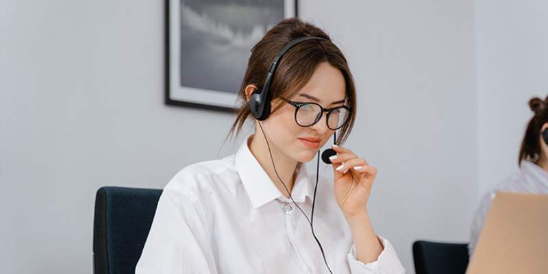 Nhân viên chăm sóc khách hàng luôn có mặt 24/7 để phục vụ