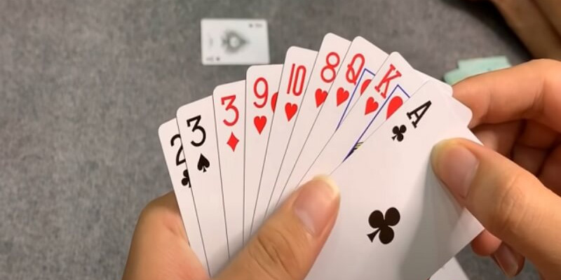 Hãy ghi nhớ bài khi chơi phỏm để đánh hiệu quả hơn